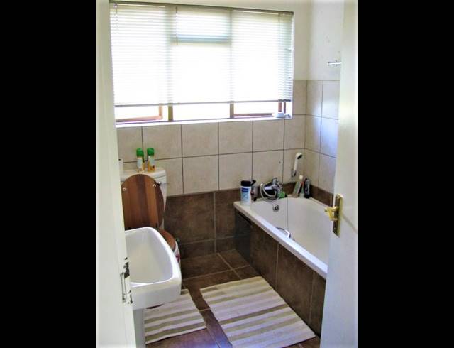 2 BEDROOM PROPERTY TO RENT IN LONEHILL